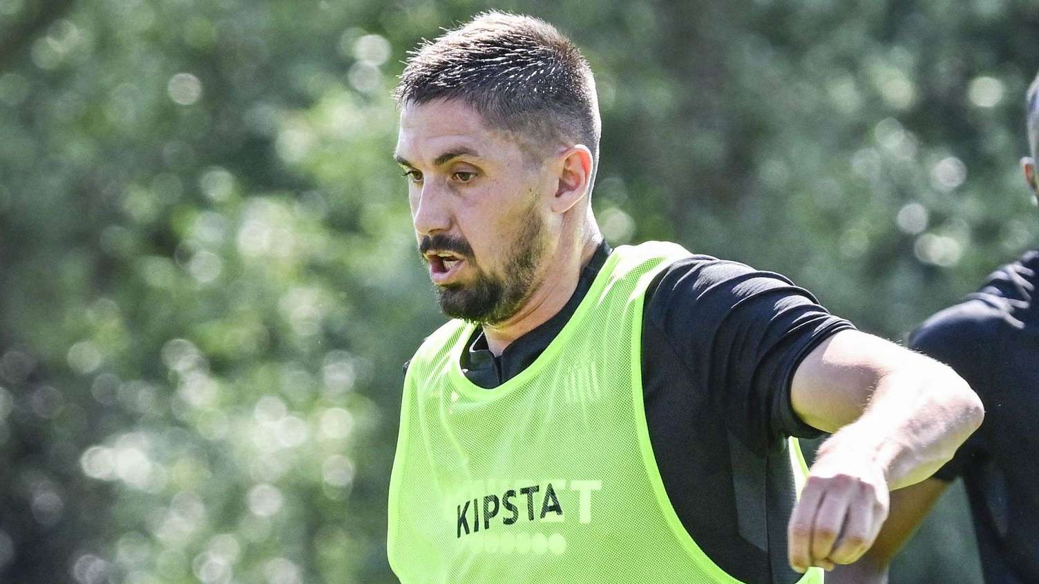 乐部积极探 乐部积极探