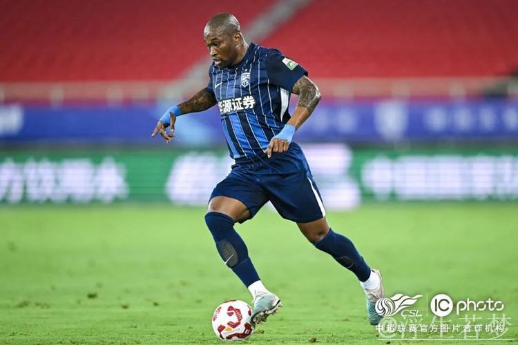 中超-图多列建功绍尔进球 武汉三镇大胜青岛海牛 中超-图多列建功绍尔进球 武汉三镇大胜青岛海牛